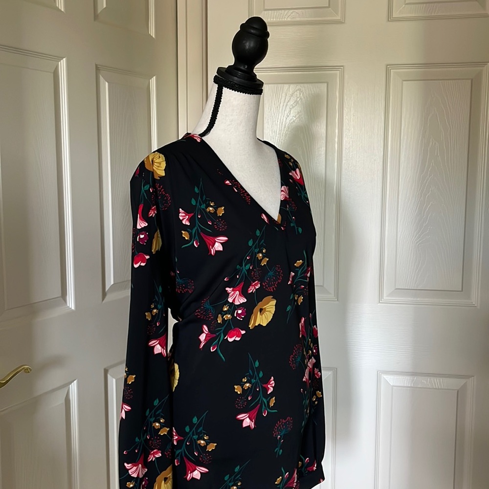 Super cute like new Ann Taylor xl blouse stretchy light and comfy.